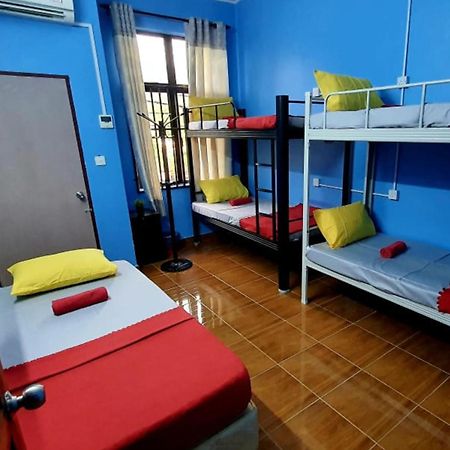 Shoplot Hostel Pangkor カンポン・パシール・ボガ エクステリア 写真