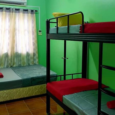 Shoplot Hostel Pangkor カンポン・パシール・ボガ エクステリア 写真