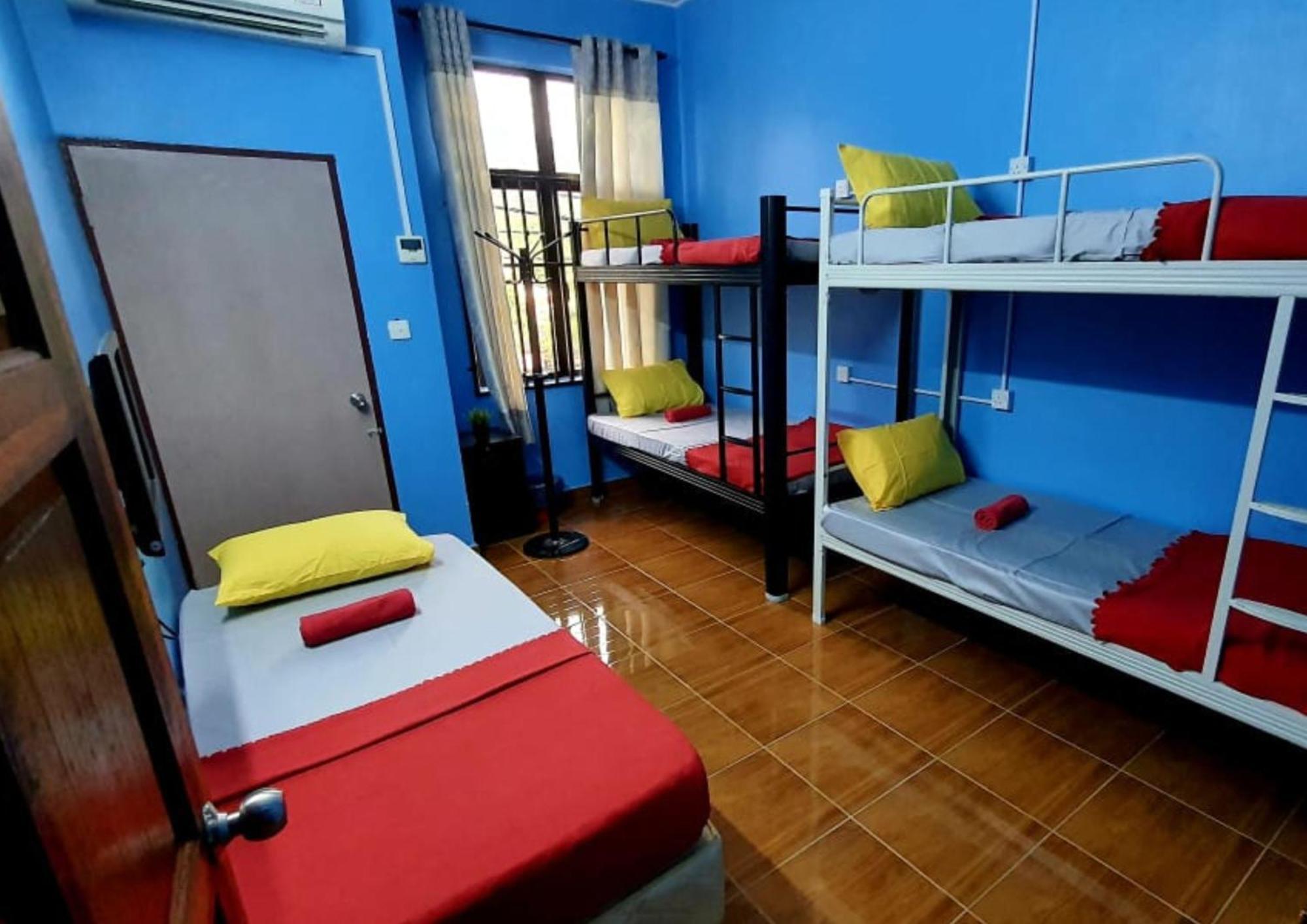 Shoplot Hostel Pangkor カンポン・パシール・ボガ エクステリア 写真