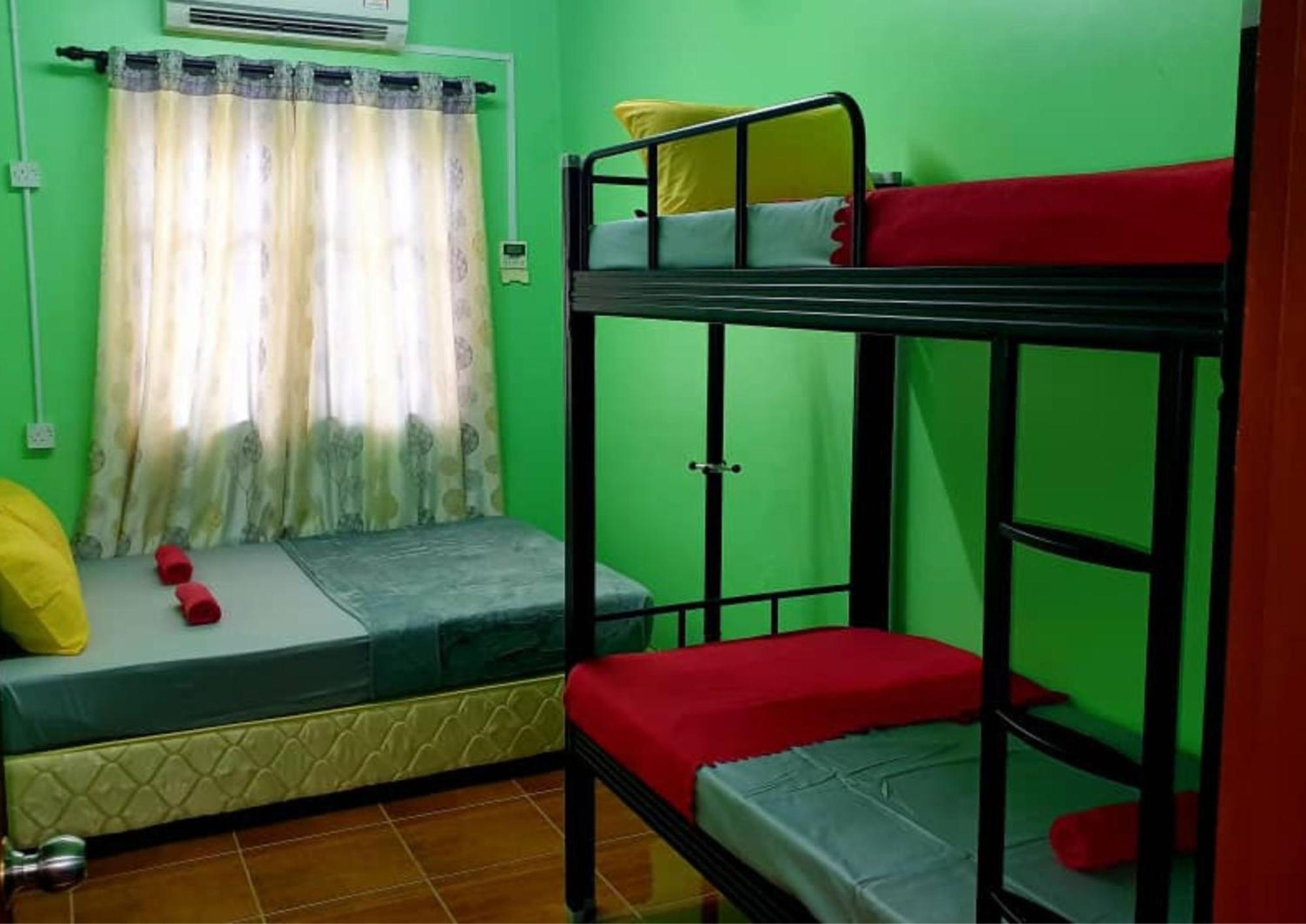 Shoplot Hostel Pangkor カンポン・パシール・ボガ エクステリア 写真