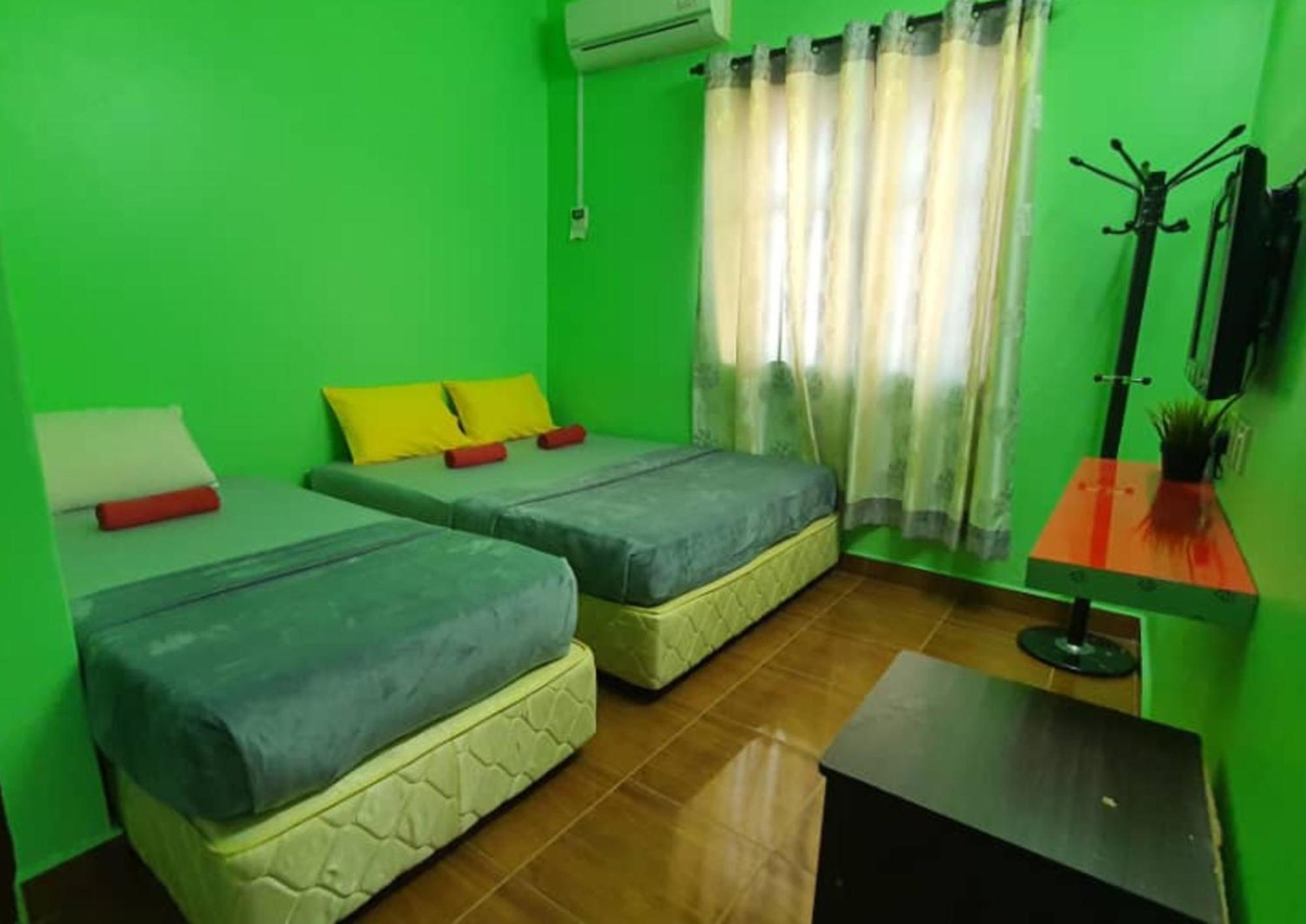 Shoplot Hostel Pangkor カンポン・パシール・ボガ エクステリア 写真